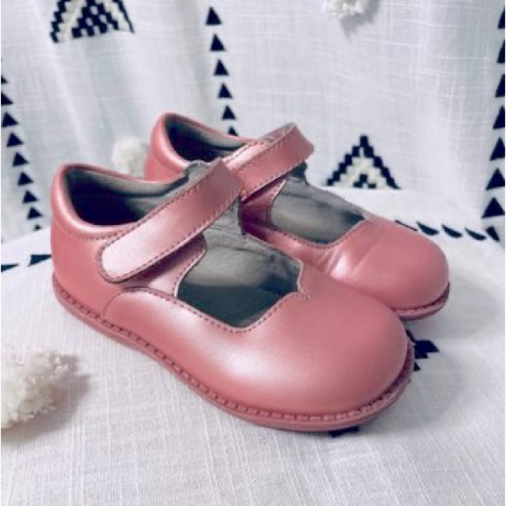 Livie & Luca Astrid guava shimmer
Girl’s / Toddler Pink Shoes 
Size 10